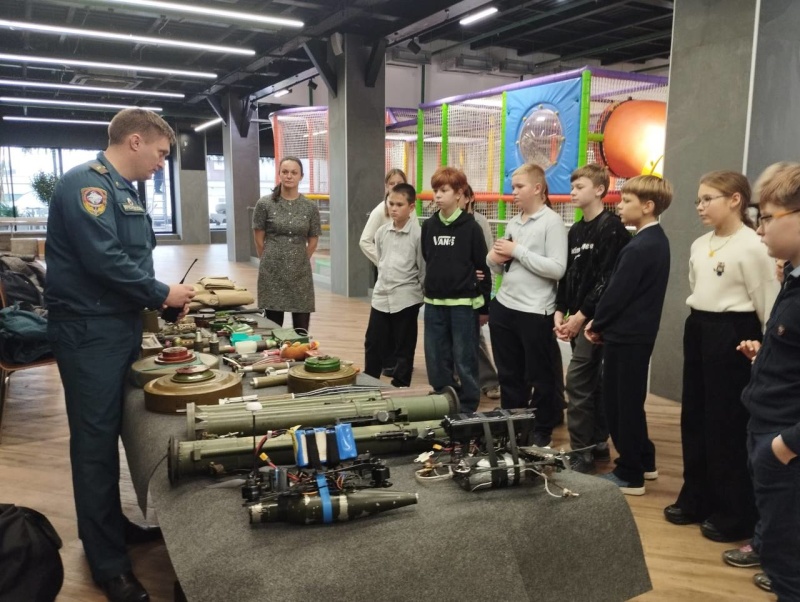 23 октября, в Богородском городском округе, Ногинский ордена Жукова спасательный центр МЧС России участвовал в "Уроке мужества" 23 октября, в Богородском городском округе, Ногинский ордена Жукова спасательный центр МЧС России участвовал в "Уроке мужества"