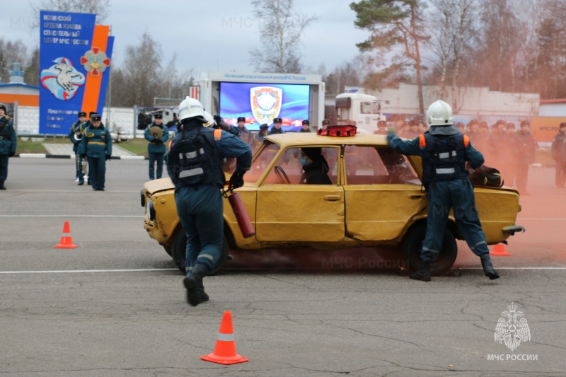 14.11.2025 в Ногинском ордена Жукова спасательном центре МЧС России прошли торжественные мероприятия по случаю принятия военной присяги