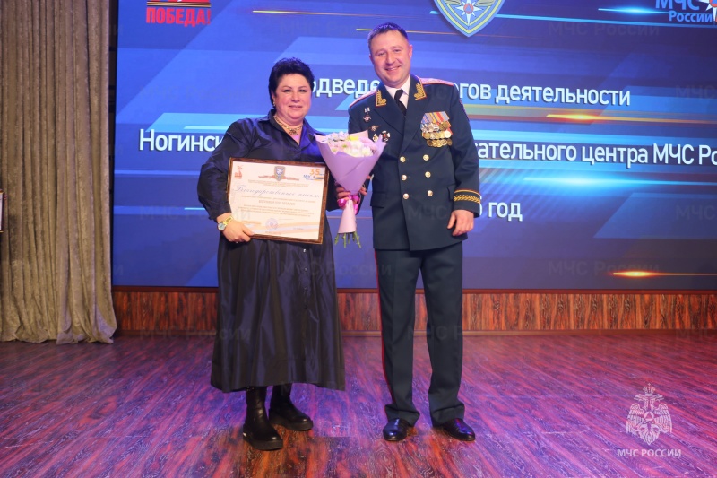 26 декабря в Ногинском ордена Жукова спасательном центре МЧС России состоялись торжественные мероприятия, посвященные 35-й годовщине образования МЧС России и Дню спасателя Российской Федерации