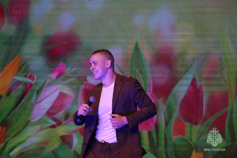 В Ногинском ордена Жукова спасательном центре МЧС России прошел праздничный концерт, приуроченный к Международному женскому Дню