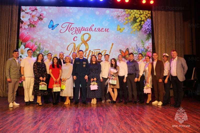 В Ногинском ордена Жукова спасательном центре МЧС России прошел праздничный концерт, приуроченный к Международному женскому Дню