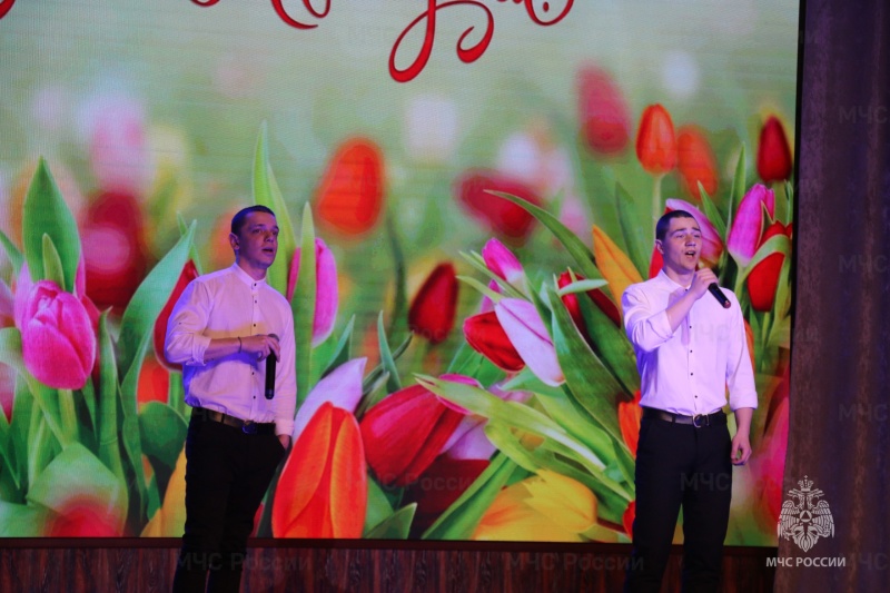 В Ногинском ордена Жукова спасательном центре МЧС России прошел праздничный концерт, приуроченный к Международному женскому Дню