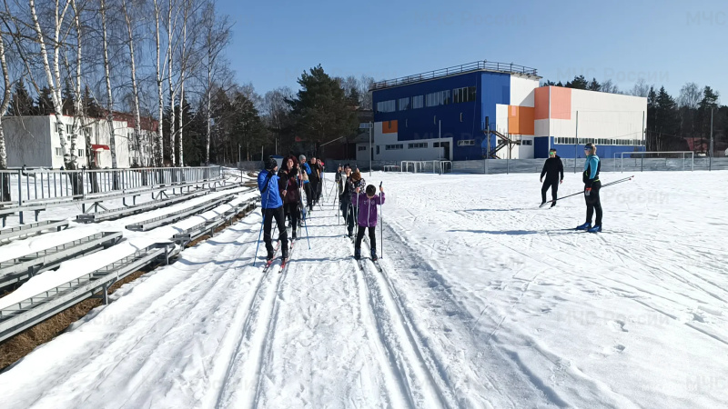 Мастер-класс по лыжным гонкам для семей военнослужащих и работников Ногинского ордена Жукова спасательного центра, а также жителей домов офицерского состава