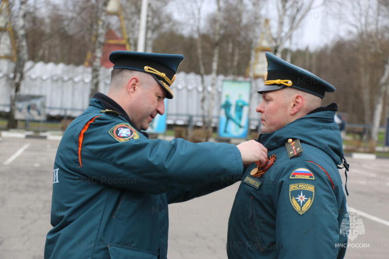Торжественное построение в честь 377-й годовщины пожарной охраны России