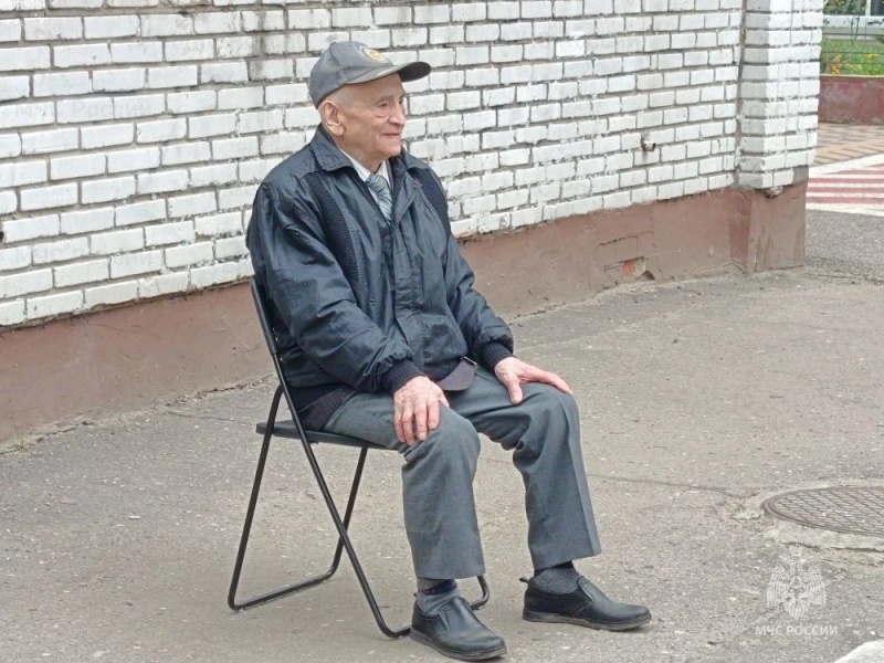 Ансамбль "Спасатель" Ногинского ордена Жукова спасательного центра принял участие в предпраздничной акции для ветеранов