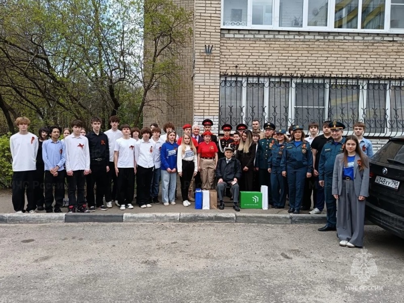 Ансамбль "Спасатель" Ногинского ордена Жукова спасательного центра принял участие в предпраздничной акции для ветеранов