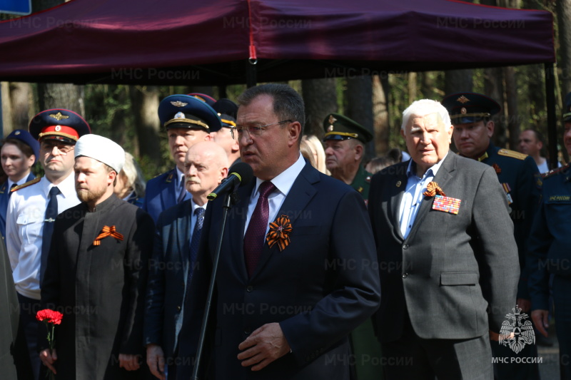 Личный состав Ногинского ордена Жукова спасательного центра принял участие в митинге на городском кладбище