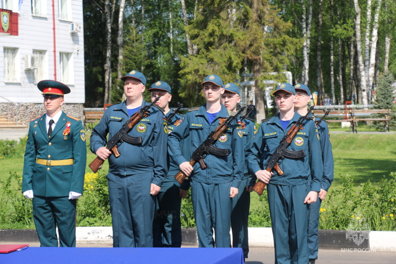 15 мая в Ногинском ордена Жукова спасательном центре МЧС России прошел ритуал принятия военной присяги