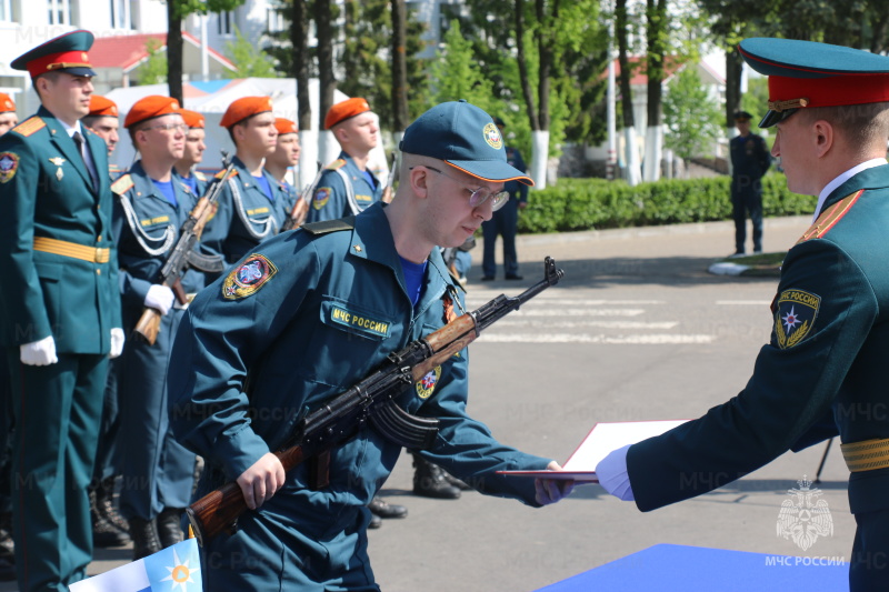 15 мая в Ногинском ордена Жукова спасательном центре МЧС России прошел ритуал принятия военной присяги