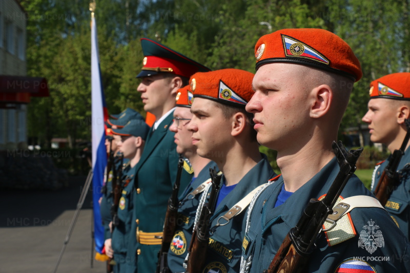 15 мая в Ногинском ордена Жукова спасательном центре МЧС России прошел ритуал принятия военной присяги