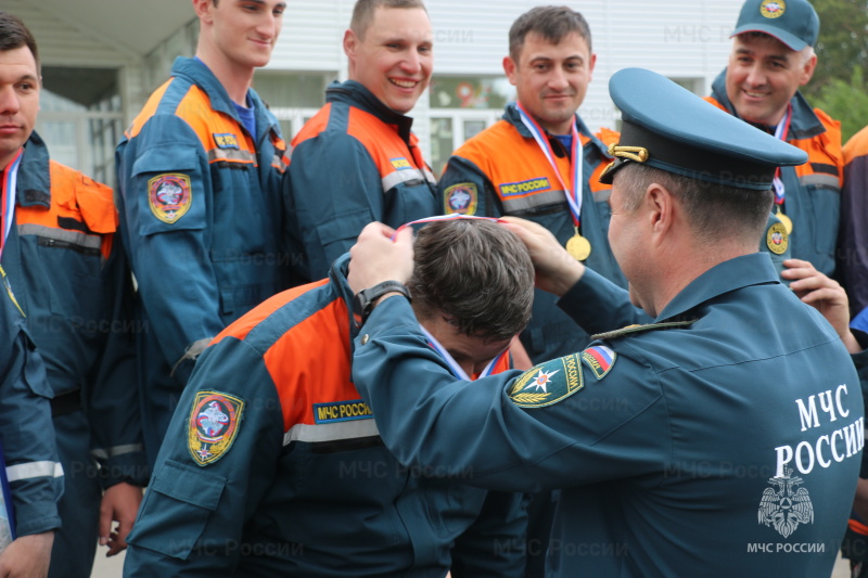 Сила, сплоченность, характер: в Ногинском ордена Жукова спасательном центре прошли соревнования по перетягиванию каната
