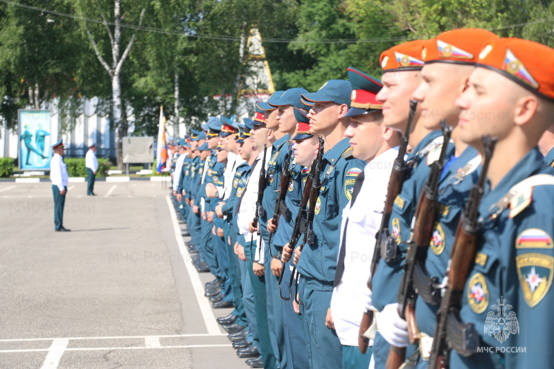 Символизм и доблесть: в День России военнослужащие Ногинского ордена Жукова спасательного центра приняли Военную присягу