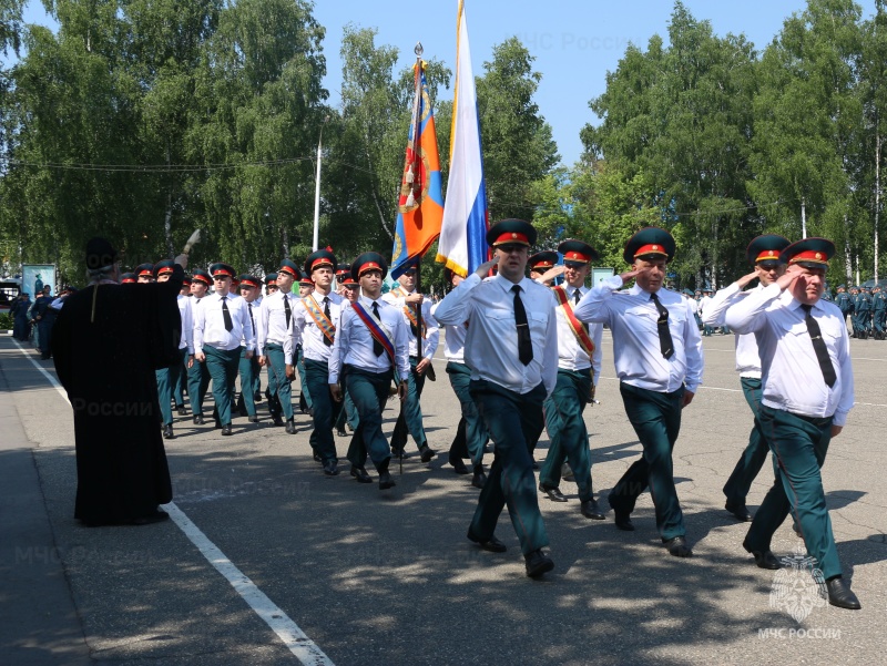 Символизм и доблесть: в День России военнослужащие Ногинского ордена Жукова спасательного центра приняли Военную присягу
