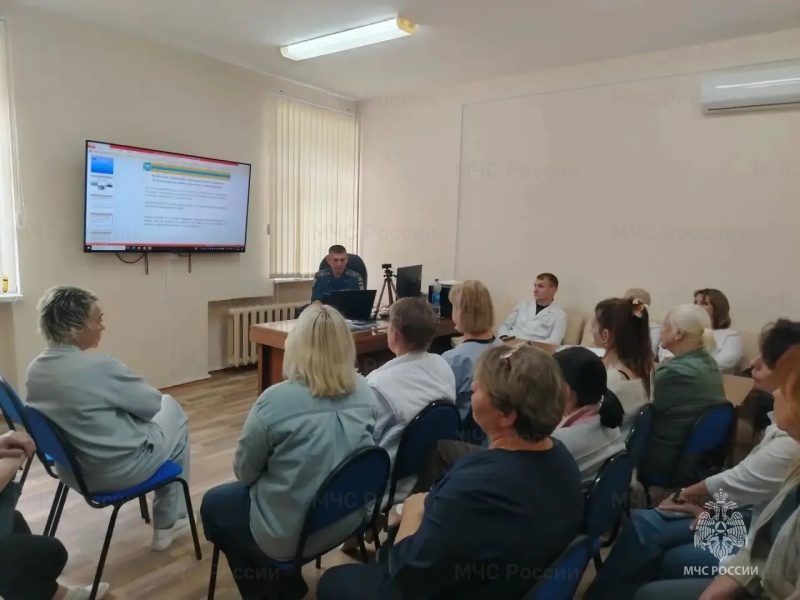 Специалисты Ногинского ордена Жукова спасательного центра провели профилактическую беседу с коллективом Центральной психиатрической больницы ФМБА России