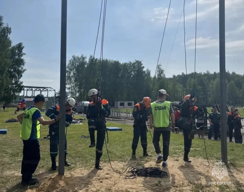 На территории Ногинского ордена Жукова спасательного центра МЧС России завершились ведомственные соревнования по спасательному спорту