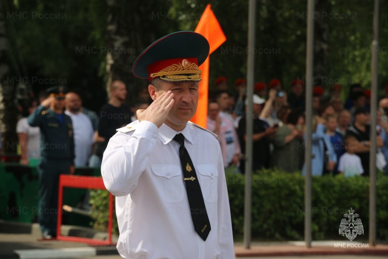 В Ногинском ордена Жукова спасательном центре МЧС России прошли торжественные мероприятия, посвященные принятию военной присяги молодым пополнением