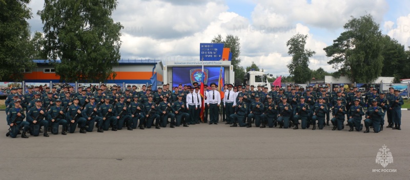 В Ногинском ордена Жукова спасательном центре МЧС России прошли торжественные мероприятия, посвященные принятию военной присяги молодым пополнением
