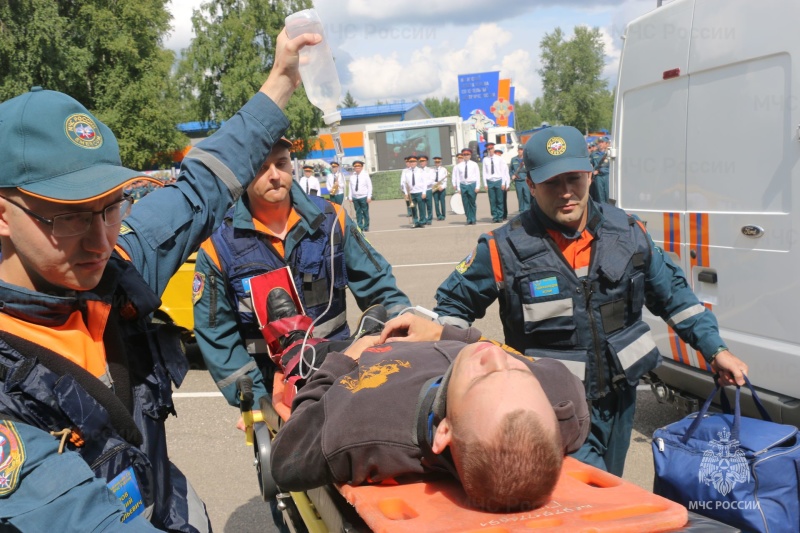 В Ногинском ордена Жукова спасательном центре МЧС России прошли торжественные мероприятия, посвященные принятию военной присяги молодым пополнением
