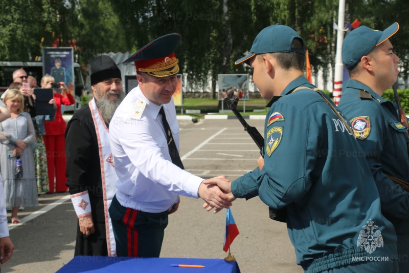 В Ногинском ордена Жукова спасательном центре МЧС России прошли торжественные мероприятия, посвященные принятию военной присяги молодым пополнением