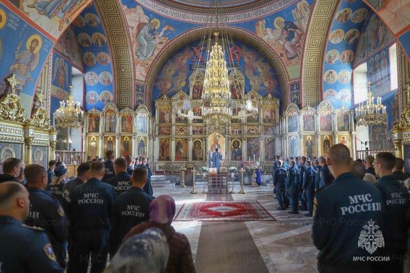 Военнослужащие Ногинского ордена Жукова спасательного центра МЧС РОССИИ посетили собор Богоявления Господня в день празднования иконы Божией Матери «Неопалимая Купина»