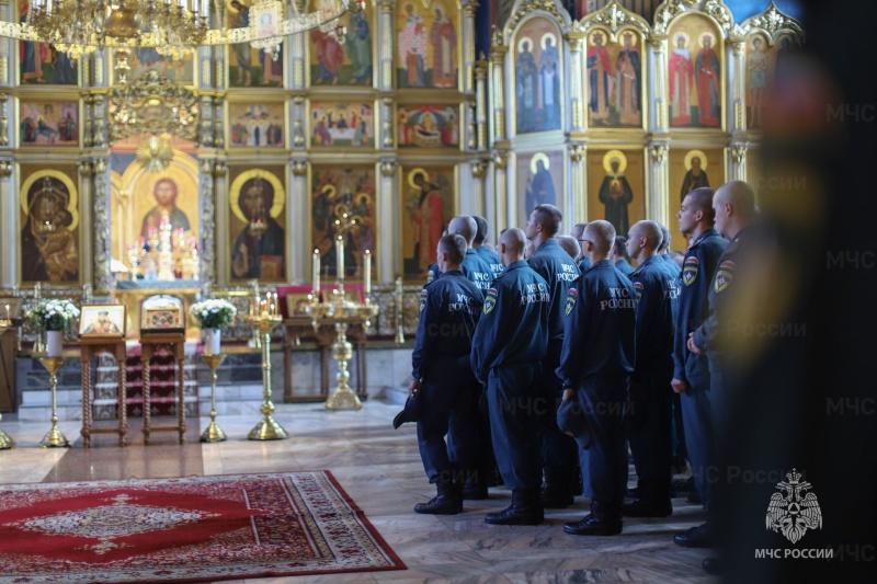 Военнослужащие Ногинского ордена Жукова спасательного центра МЧС РОССИИ посетили собор Богоявления Господня в день празднования иконы Божией Матери «Неопалимая Купина»