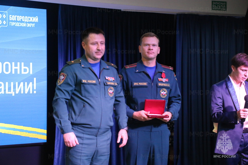 В ДК им. Г.В. Калиниченко прошёл праздничный концерт ко Дню гражданской обороны и награждение военнослужащих Ногинского спасательного центра