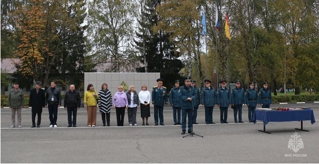 5 октября на строевом плацу Ногинского ордена Жукова спасательного центра МЧС России прошло торжественное построение, посвященное 94-й годовщине гражданской обороны