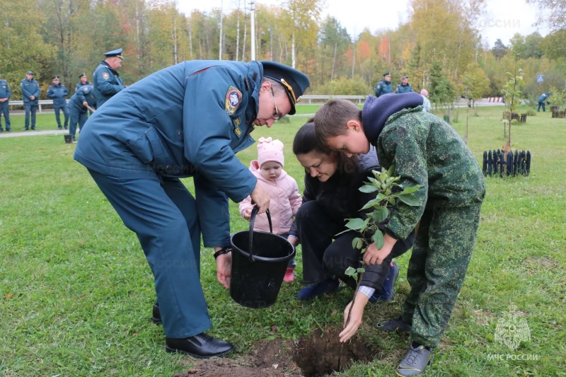 В Ногинском ордена Жукова спасательном центре МЧС России прошла акция «Семейное дерево», приуроченная к празднованию Дня гражданской обороны России