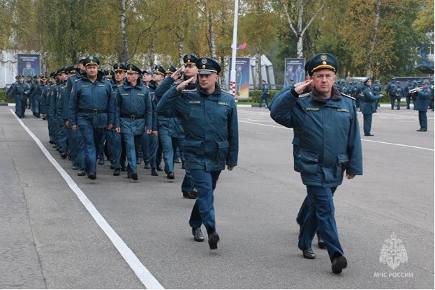 5 октября на строевом плацу Ногинского ордена Жукова спасательного центра МЧС России прошло торжественное построение, посвященное 94-й годовщине гражданской обороны