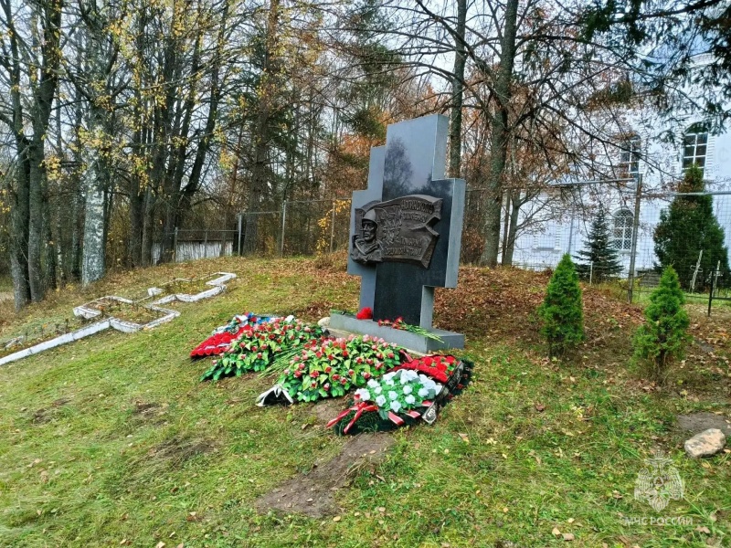 Подвиг ополченцев бессмертен: офицеры Ногинского спасательного центра посетили мемориал в Уварово